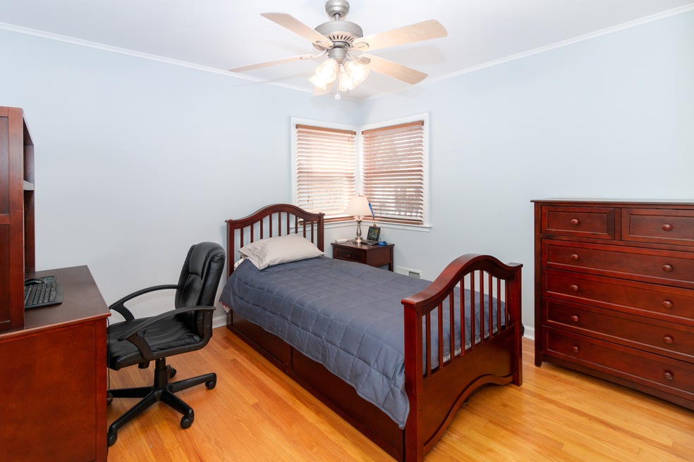 954 E Forest Ave, Des Plaines, IL 60018 - photo 1