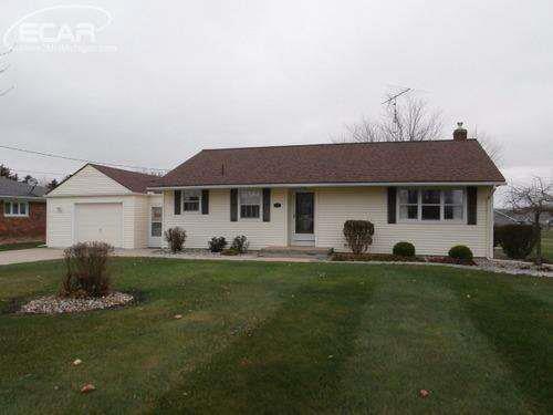 300 Elizabeth Dr, Owosso, MI 48867 - photo 1