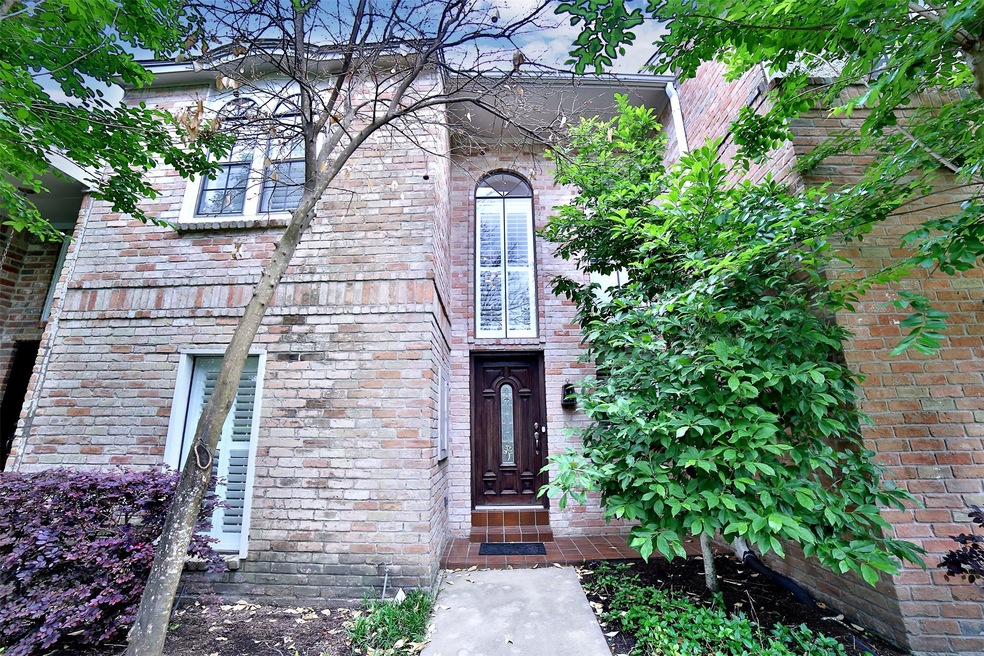 727 Bunker Hill Rd unit 38, Houston, TX 77024 - photo 1