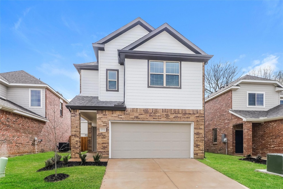 1311 Ester Ln, Ennis, TX 75119 - photo 1