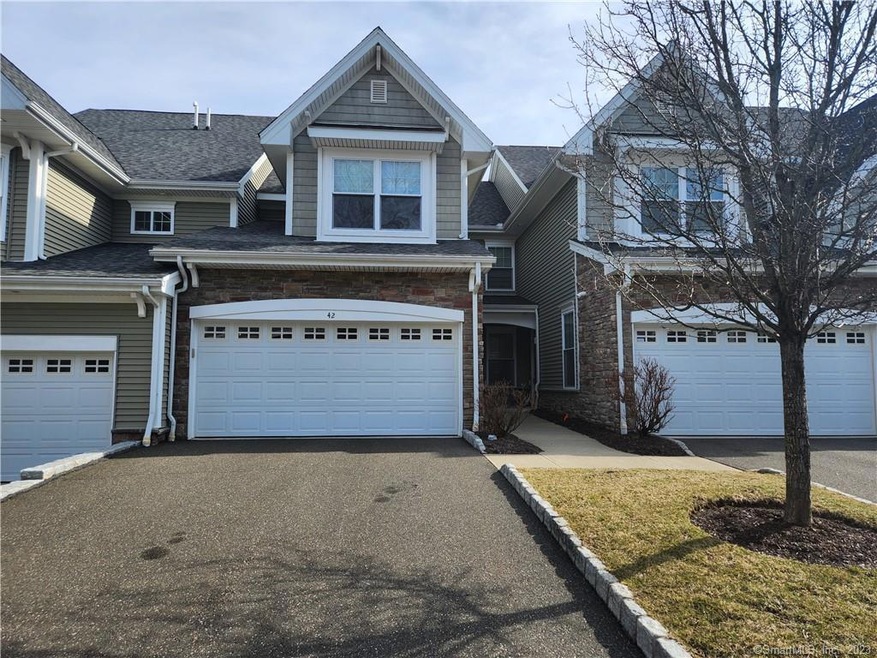 42 Lawrence Ave, Danbury, CT 06810 - photo 1