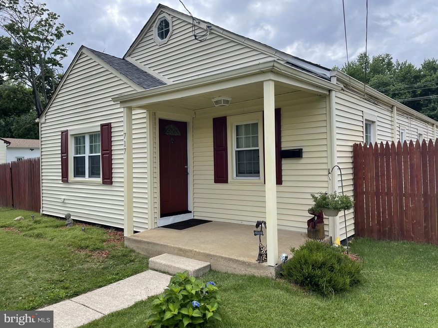 717 W 13th St, New Castle, DE 19720 - photo 1