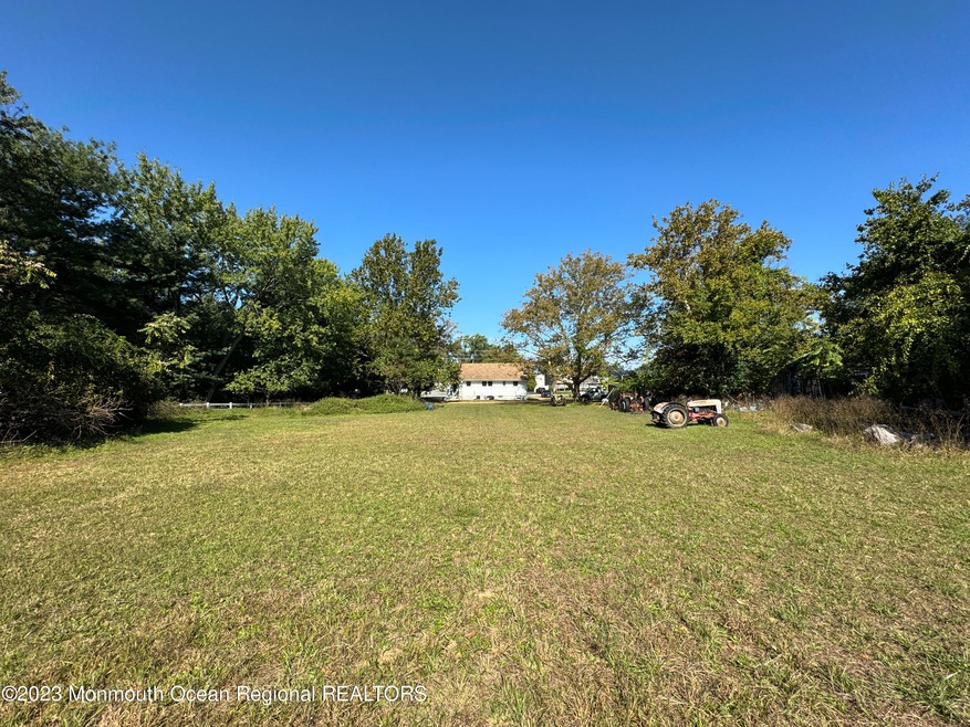 backYardAcreageToHouse