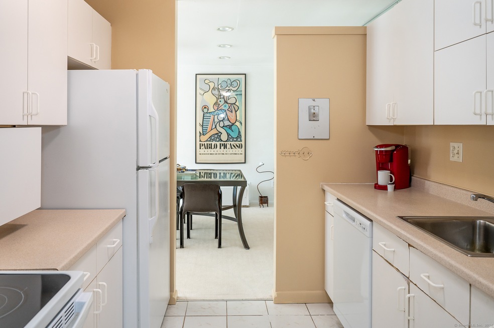 57 Westridge Rd unit B1, New London, CT 06320 - photo 1