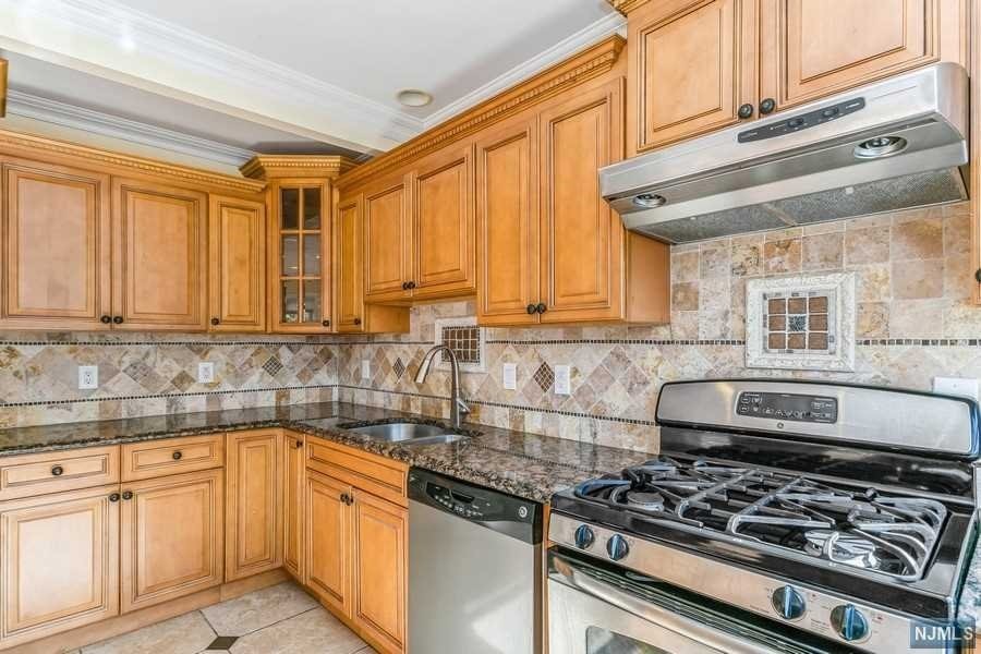 11 Blanche Ave unit 2nd Floor, Demarest, NJ 07627 - photo 1