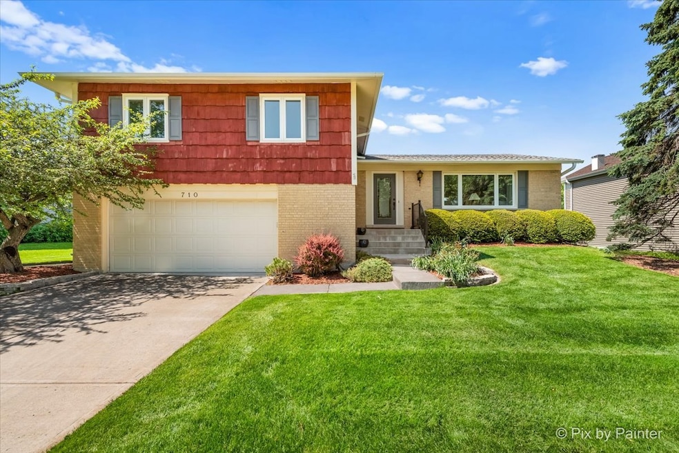 710 Chestnut Ct, Algonquin, IL 60102 - photo 1