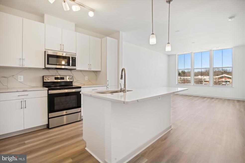 10755 Fairgrounds Dr unit 406, Fairfax, VA 22030 - photo 1