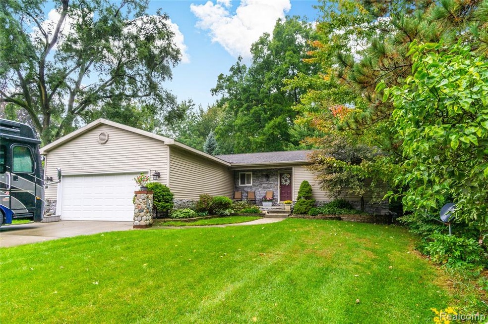 740 S Hospital Rd, Waterford, MI 48327 - photo 1