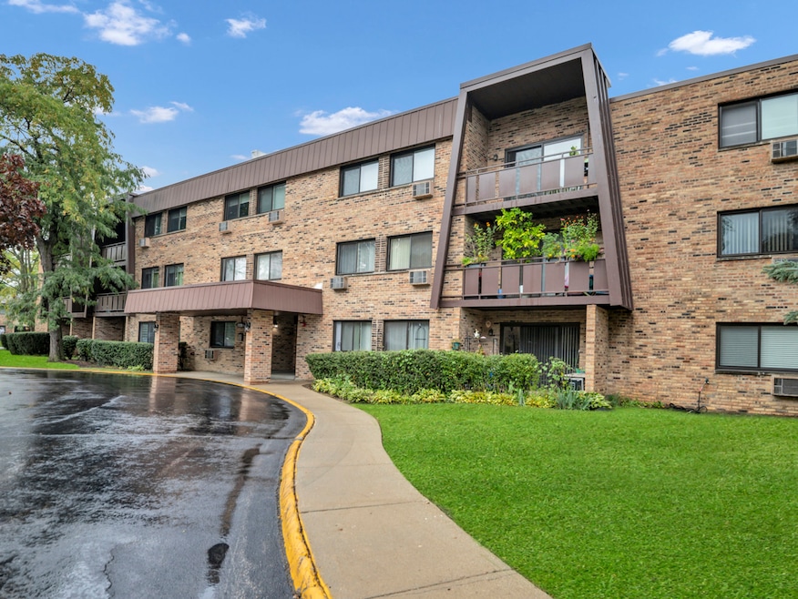 2604 N Windsor Dr unit 206, Arlington Heights, IL 60004 - photo 1