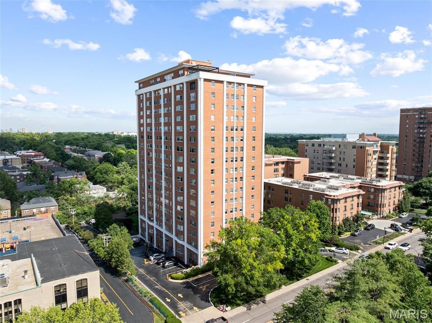 Whitehall Condominiums unit 17C, Saint Louis, MO 63105 - photo 1