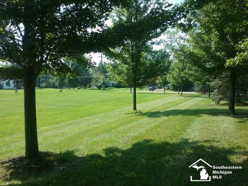 Prime building site near peaceful, serene Raisin R