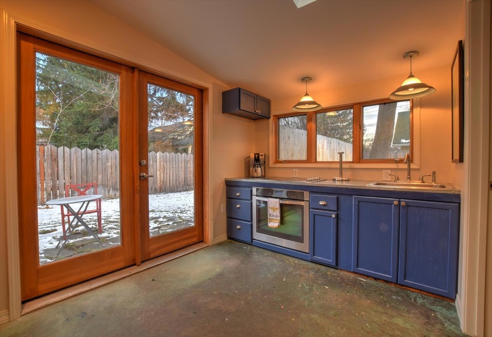 323 Brooks St, Missoula, MT 59801 - photo 1