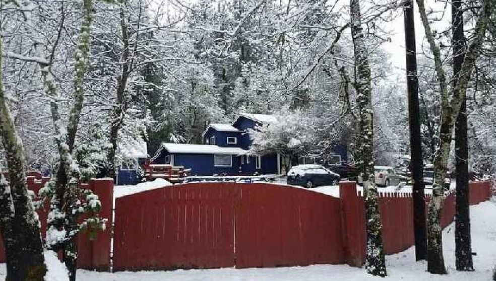 555 W Harbeck Rd, Grants Pass, OR 97527 - photo 1