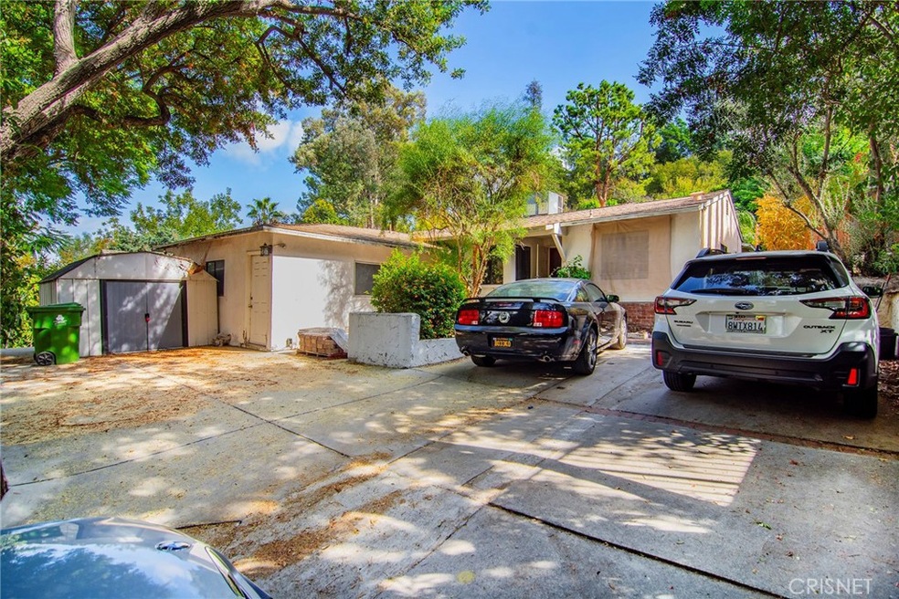 22374 Macfarlane Dr, Woodland Hills, CA 91364 - photo 1