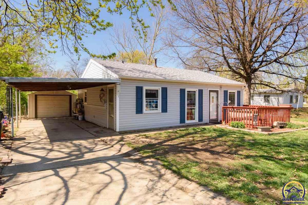 3121 SW Fillmore St, Topeka, KS 66611 - photo 1