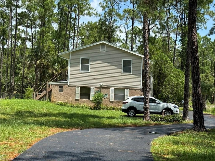 View of front facade with a front yard