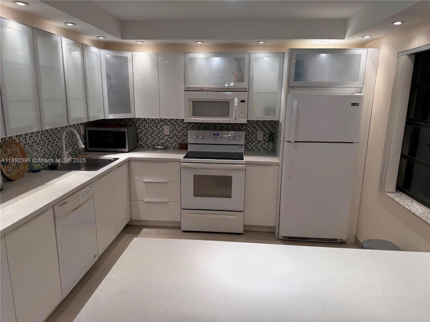 75 Capri B unit 75 B, Delray Beach, FL 33484 - photo 1