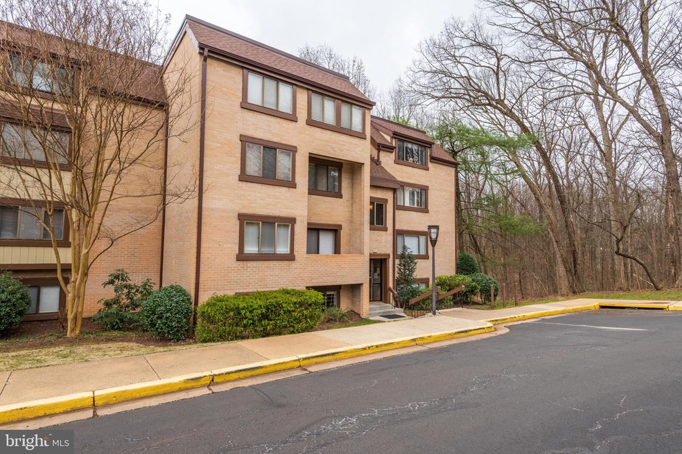 1675 Parkcrest Cir unit 100, Reston, VA 20190 - photo 1