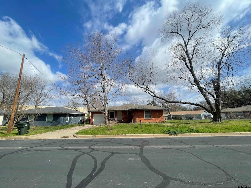 1014 Guinn Dr, Tyler, TX 75701 - photo 1