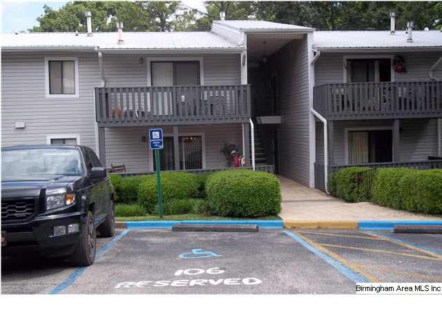 Front, main level condo in quiet/close-in neighbor