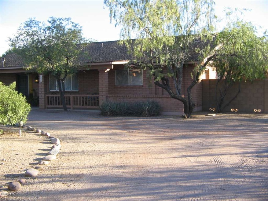 Large circular driveway