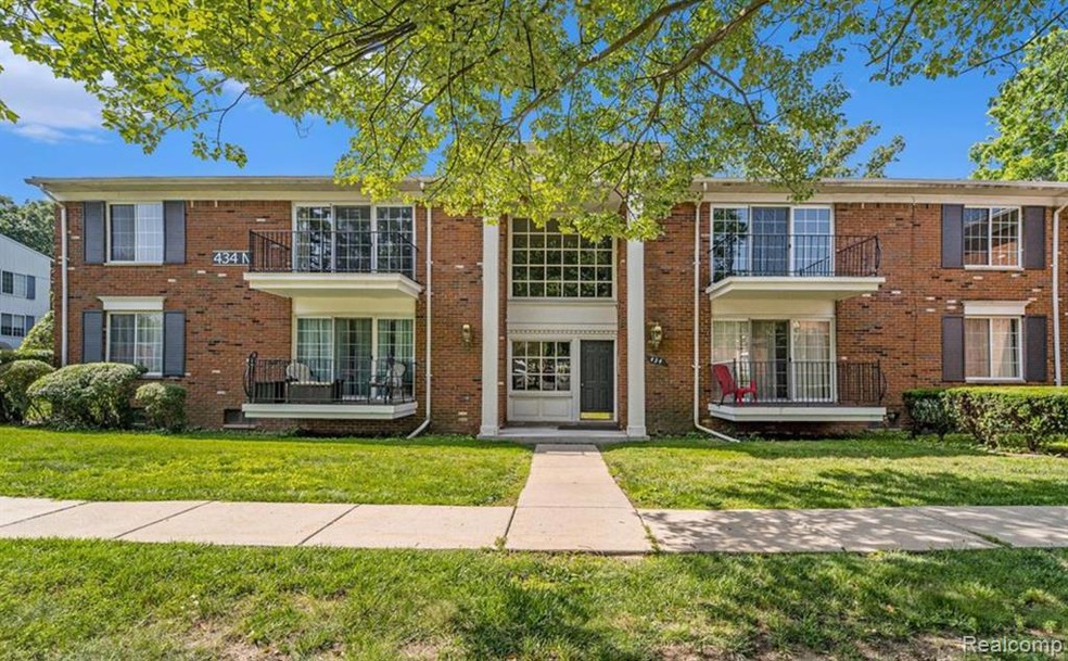 434 Dr N unit A-8, Bloomfield Township, MI 48304 - photo 1