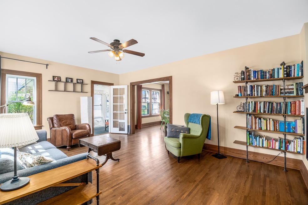 117 S Commonwealth Ave, Aurora, IL 60506 - photo 1