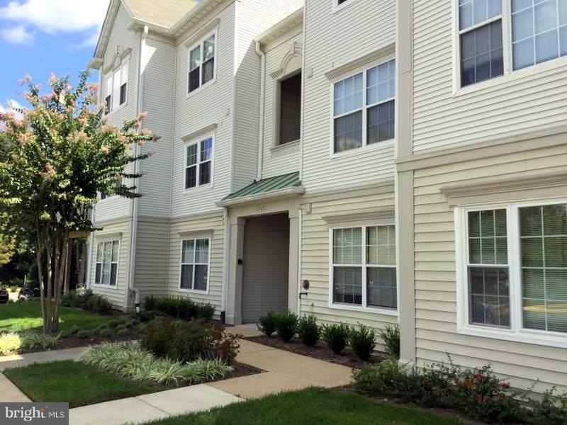 12451 Hayes Ct unit 301, Fairfax, VA 22033 - photo 1