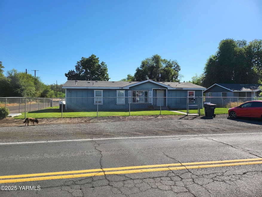 401 Curtis St, White Swan, WA 98952 - photo 1