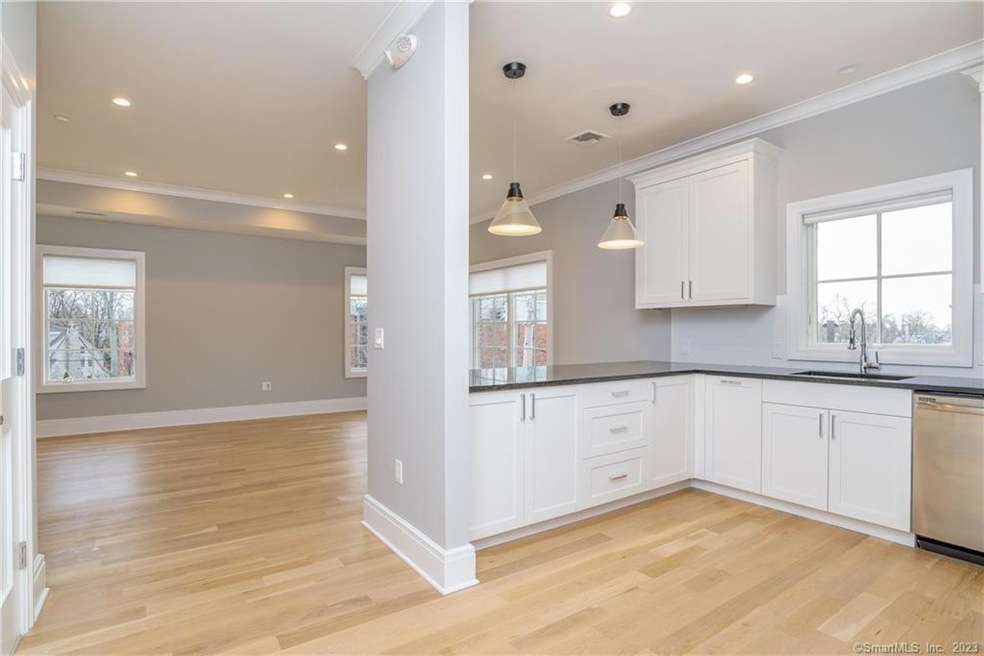 23 Sherman St unit 301, Fairfield, CT 06824 - photo 1