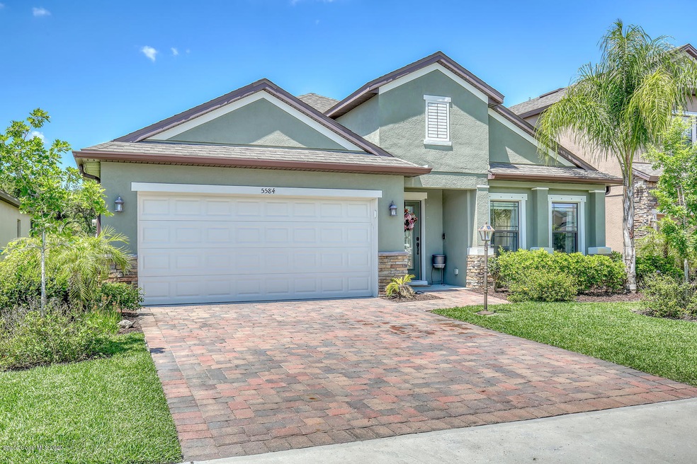 Welcome Home To Emerald Lakes!
