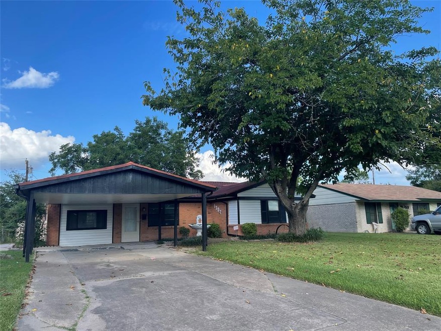 1307 S 1st St, Corsicana, TX 75110 - photo 1