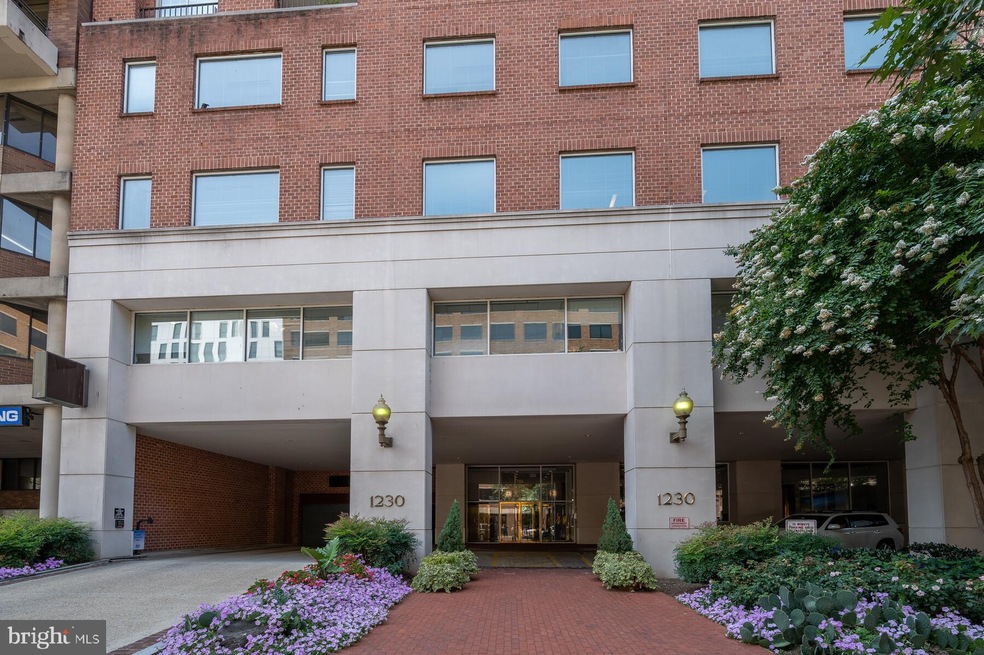 Metropolitan Condos unit 802, Washington, DC 20037 - photo 1