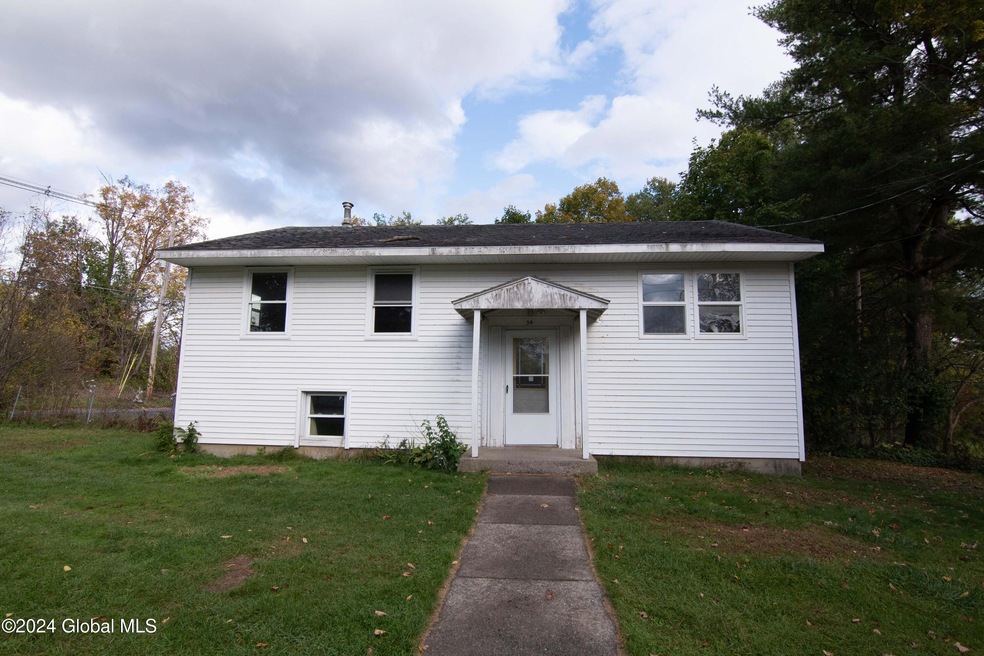 54 Myrtle St, Saratoga Springs, NY 12866 - photo 1