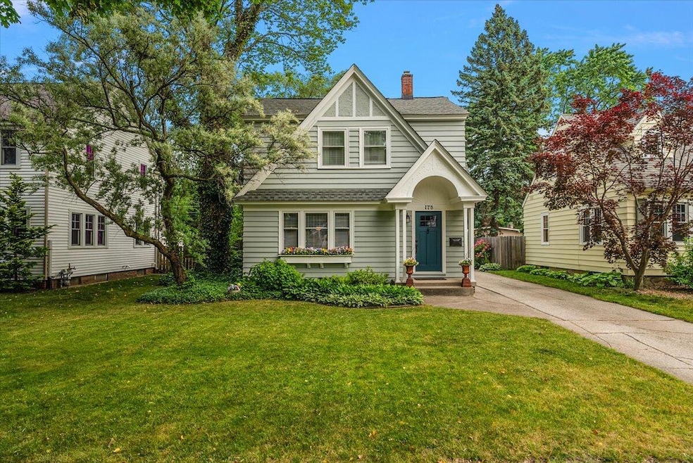 02-175 E 26th St-2
