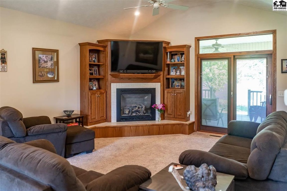 1301 Turkey Creek Dr, McPherson, KS 67460 - photo 1