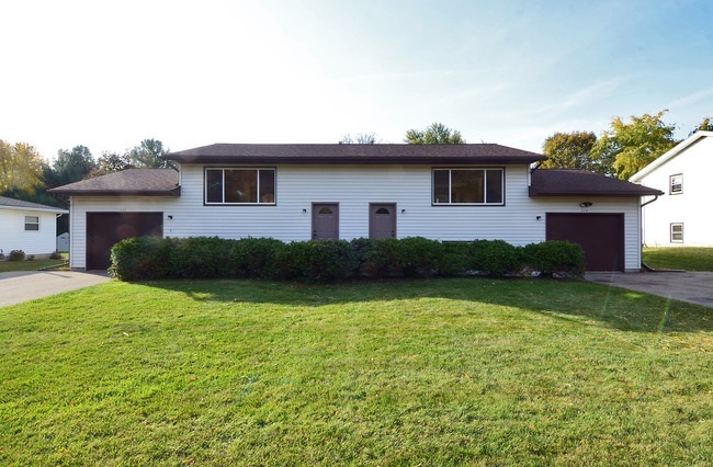 224 Lincoln St, Brooklyn, WI 53521 - photo 1