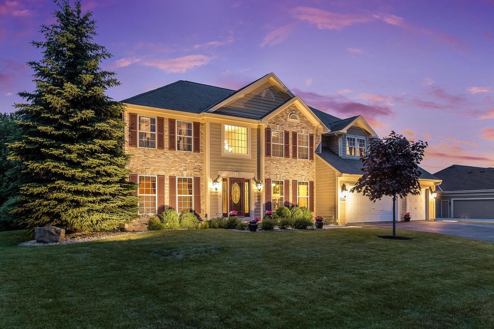 W145N7084 Northwood Dr, Menomonee Falls, WI 53051 - photo 1