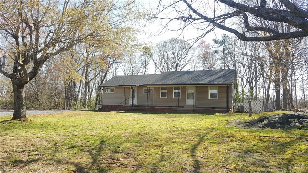 636 N Mccrary St, Asheboro, NC 27205 - photo 1