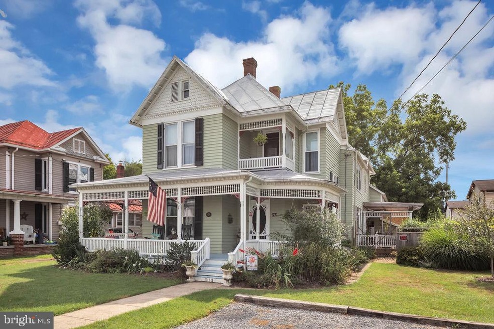 213 Center St, Edinburg, VA 22824 - photo 1