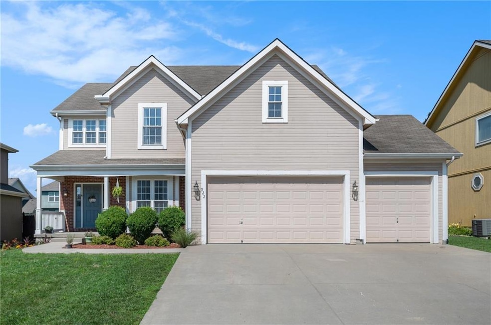 922 Southfork St, Lansing, KS 66043 - photo 1