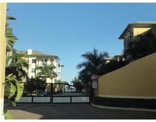 3940 N Flagler Dr unit 305, West Palm Beach, FL 33407 - photo 1