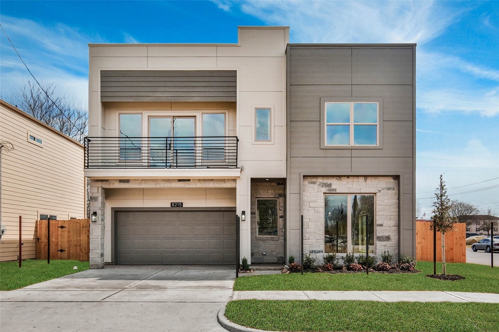 8215 Coffee St, Houston, TX 77033 - photo 1