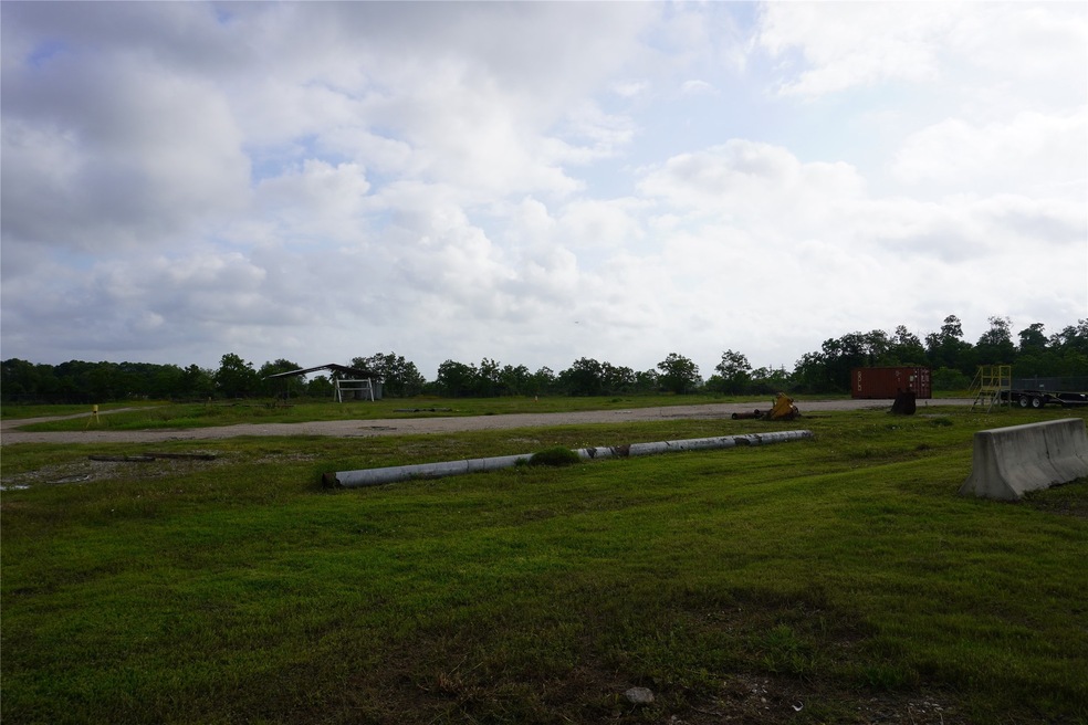 607 County Road 129d, Alvin, TX 77511 - photo 1
