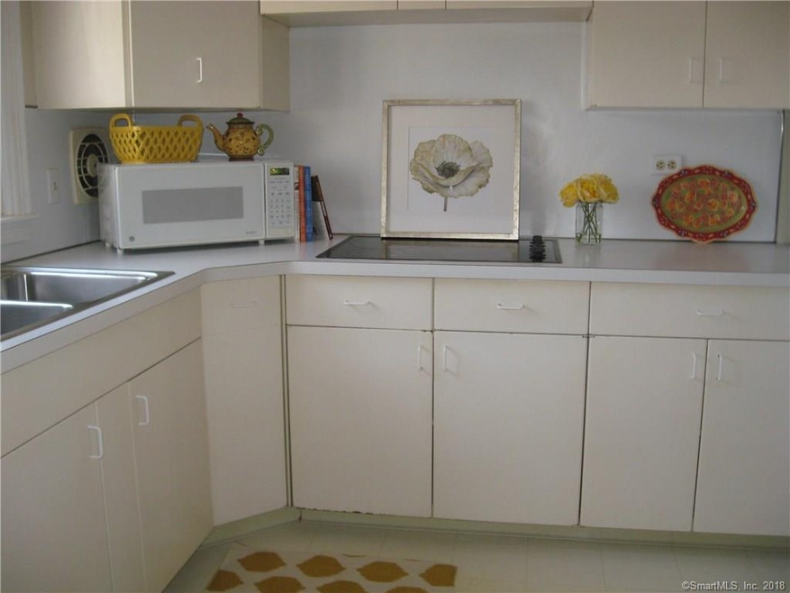 12 Greenbrier Dr, West Hartford, CT 06117 - photo 1