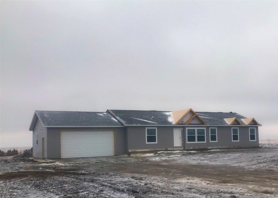 14916 Cochise St, Williston, ND 58801 - photo 1