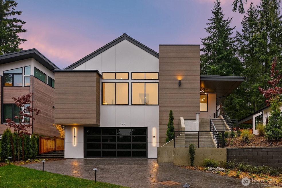Samsonite,’ crafted by Enfort Homes, stands gracefully at the summit of a quiet Highlands cul-de-sac—a perfect blend of luxury and elevation.