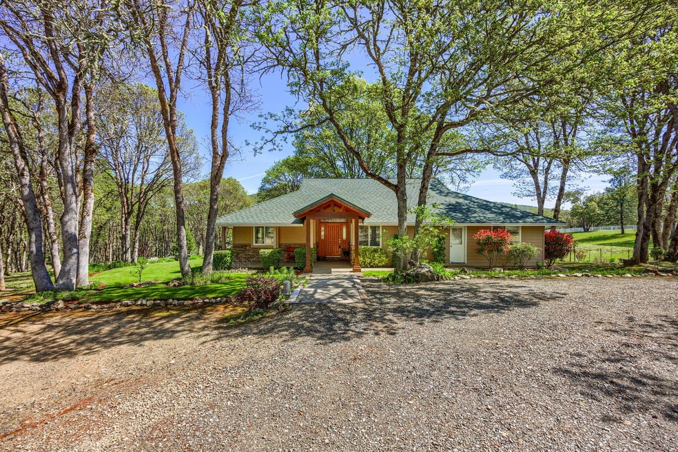 7849 Old Stage Rd, Central Point, OR 97502 - photo 1