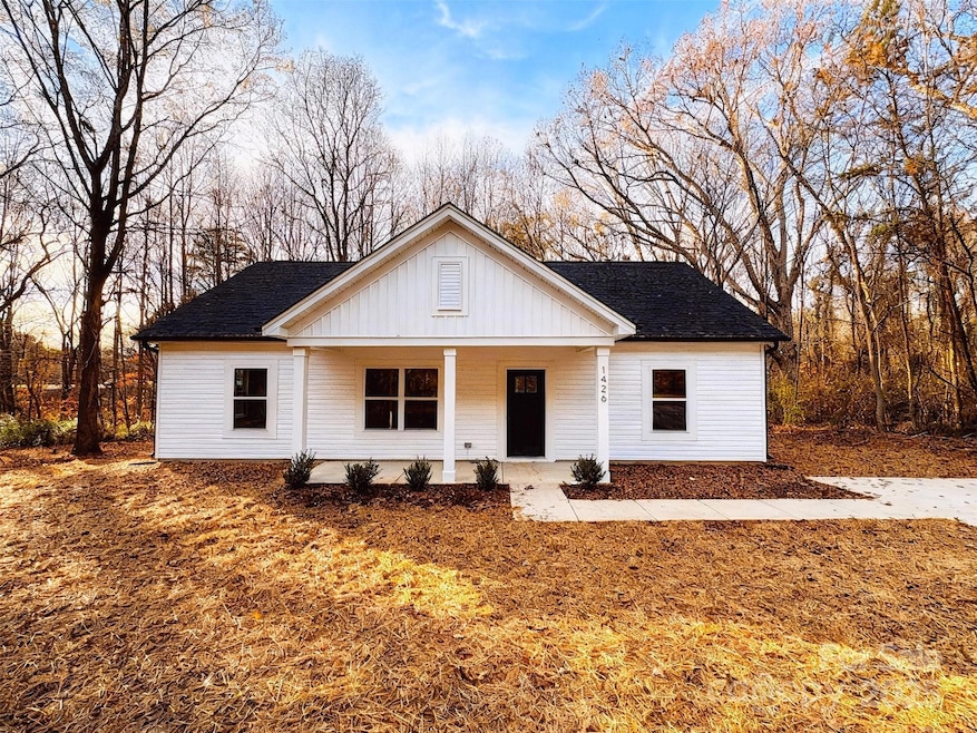 1426 Harris St, Statesville, NC 28677 - photo 1