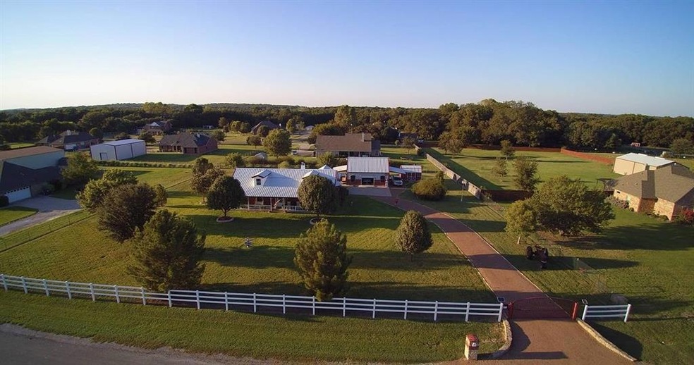 109 Imperial Mammoth Valley Ln, Weatherford, TX 76085 - photo 1